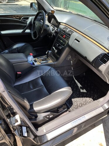 Mercedes E 240-11