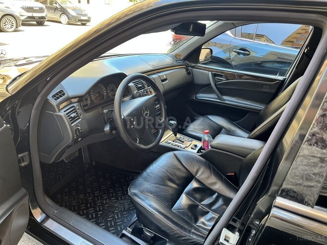 Mercedes E 240-10