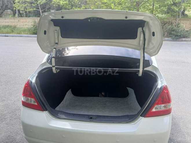 Nissan Tiida-12
