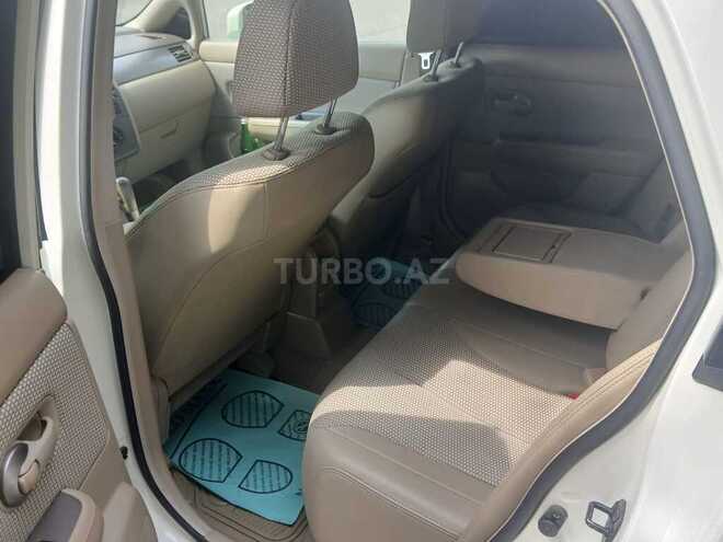 Nissan Tiida-11