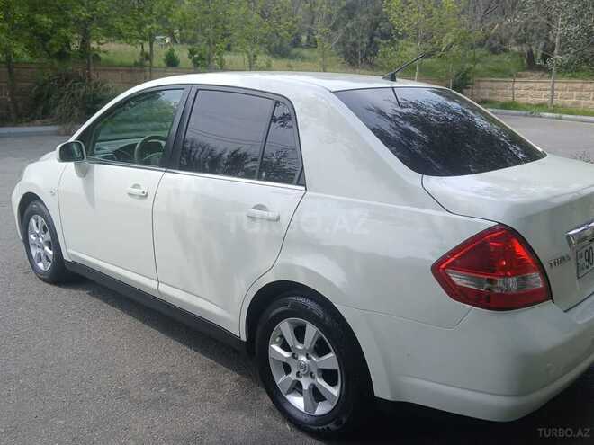 Nissan Tiida-4
