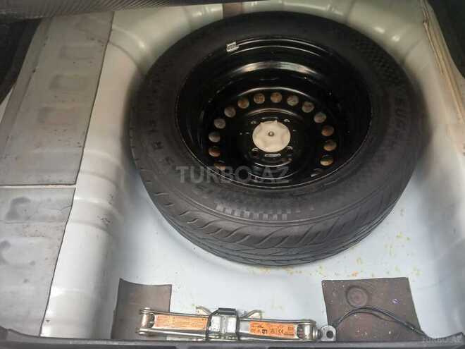 Nissan Tiida-13