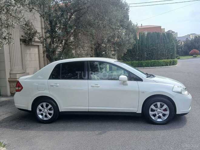 Nissan Tiida-5