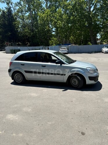 Kia Rio-12