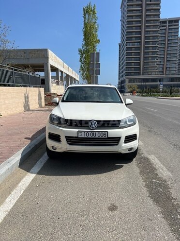 Volkswagen Touareg-1