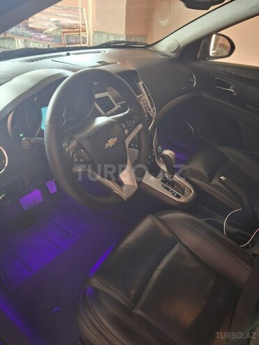 Chevrolet Cruze-12