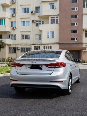 Hyundai Elantra-3