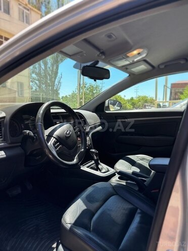 Hyundai Elantra-4