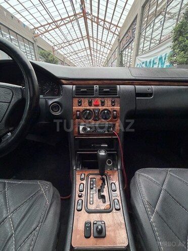 Mercedes E 280-9