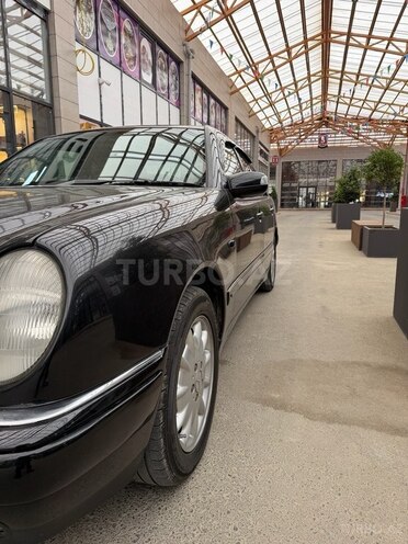 Mercedes E 280-4