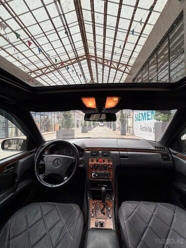 Mercedes E 280-12