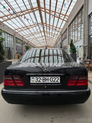 Mercedes E 280-11