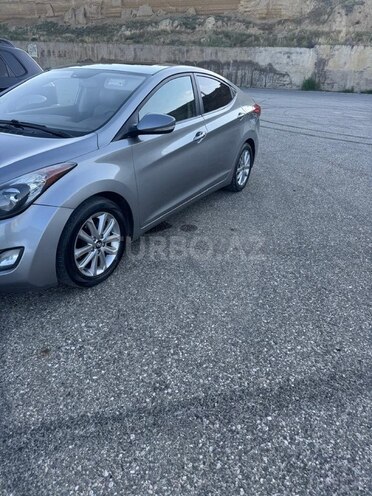 Hyundai Elantra-2