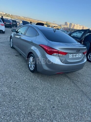 Hyundai Elantra-5