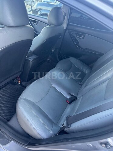 Hyundai Elantra-3