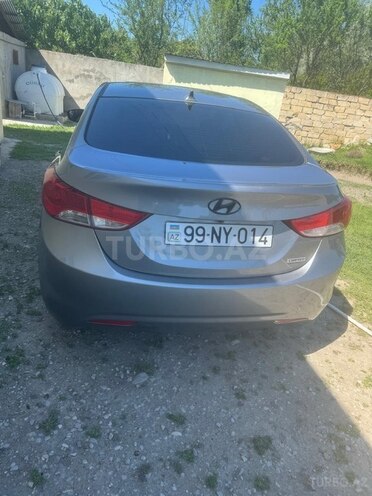 Hyundai Elantra-6