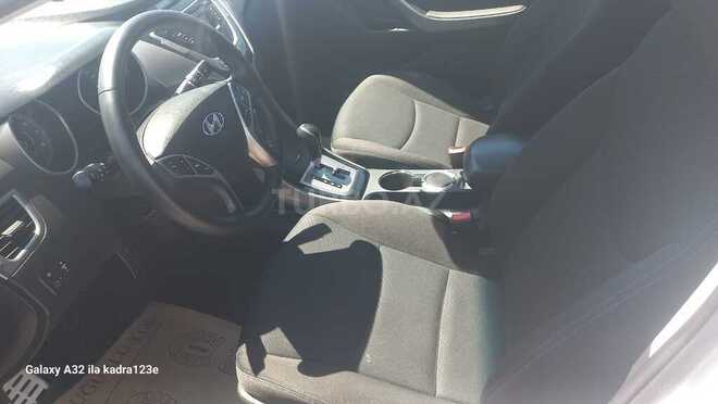 Hyundai Elantra-5