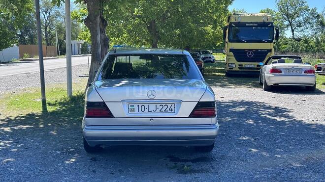 Mercedes E 220-3