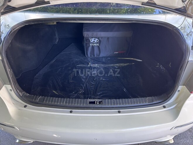 Hyundai Sonata-12