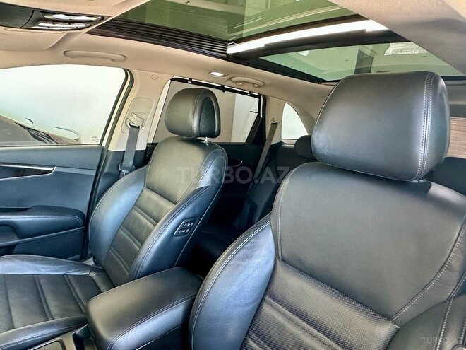 Kia Sorento-12