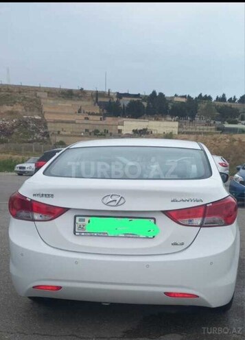 Hyundai Elantra-13