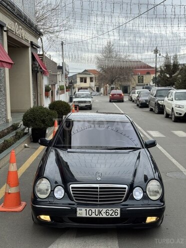Mercedes E 270-1