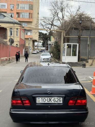 Mercedes E 270-5