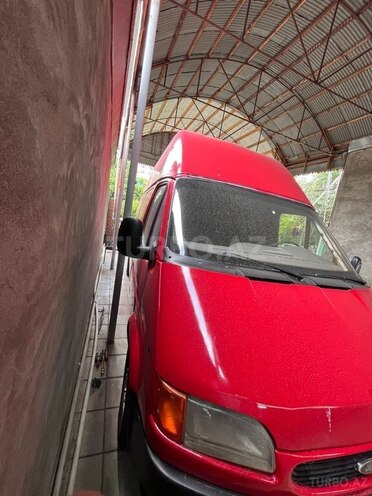 Ford Transit-8