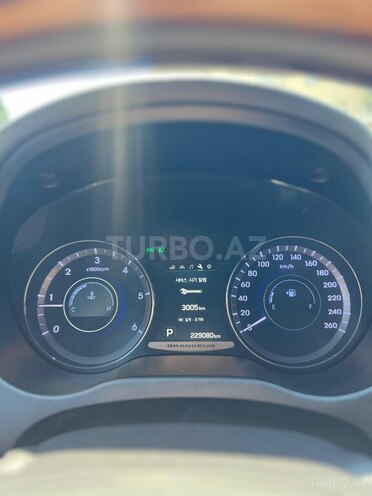 Hyundai Grandeur-11