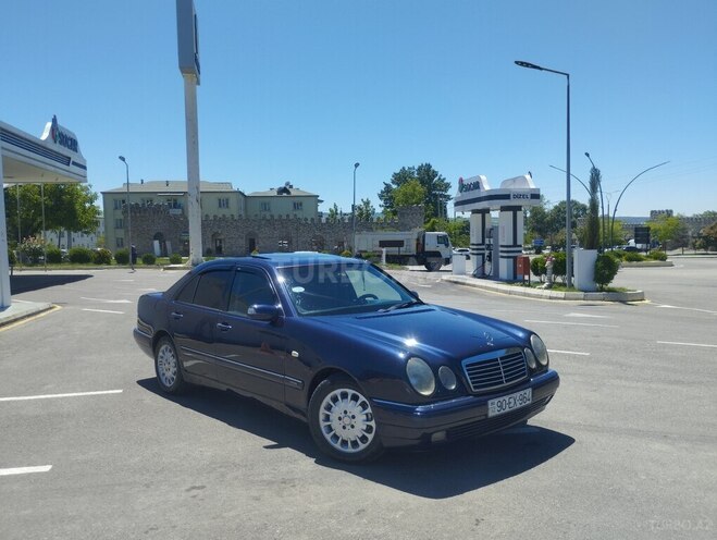 Mercedes E 240-2