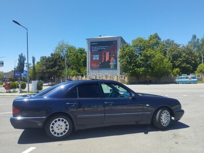 Mercedes E 240-3