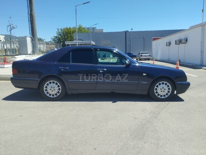 Mercedes E 240-5