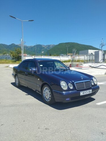 Mercedes E 240-4