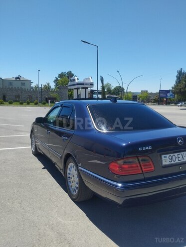 Mercedes E 240-7