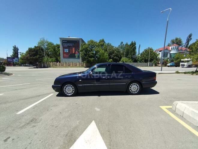 Mercedes E 240-8