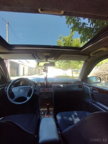 Mercedes E 240-20