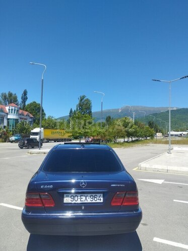 Mercedes E 240-19