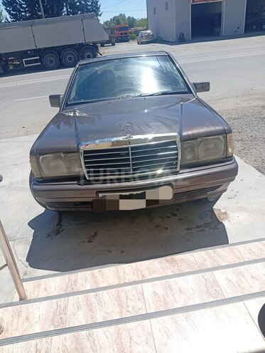 Mercedes 190-1