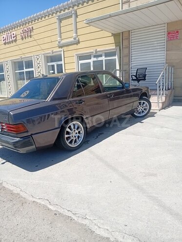 Mercedes 190-10