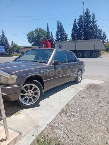 Mercedes 190-4