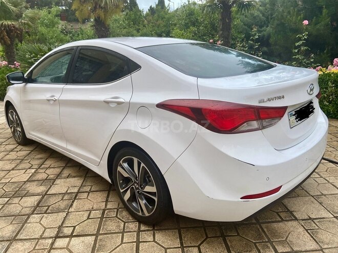 Hyundai Elantra-3