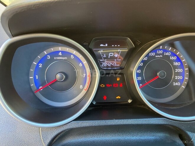 Hyundai Elantra-9