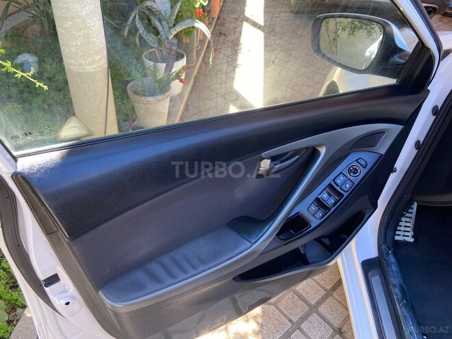 Hyundai Elantra-11