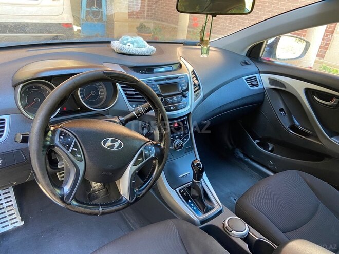 Hyundai Elantra-10