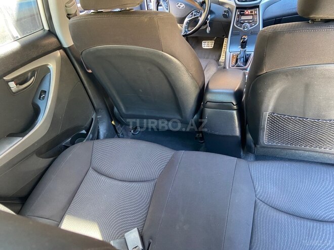 Hyundai Elantra-14