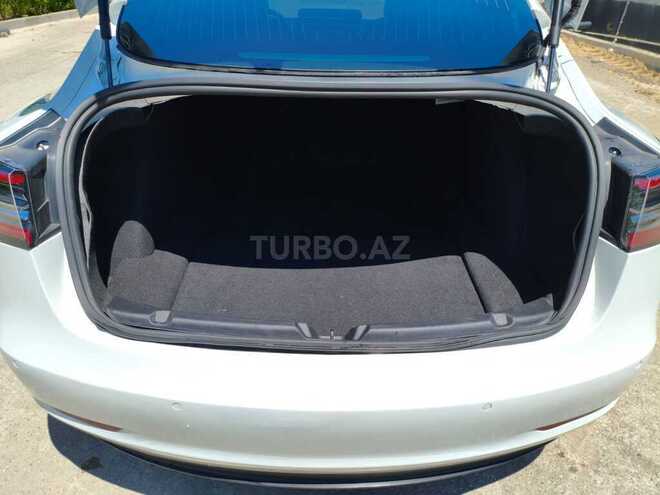 Tesla Model 3-9
