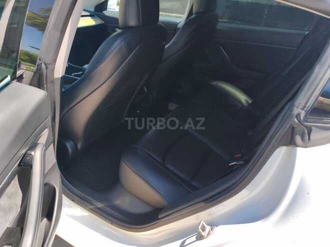 Tesla Model 3-10