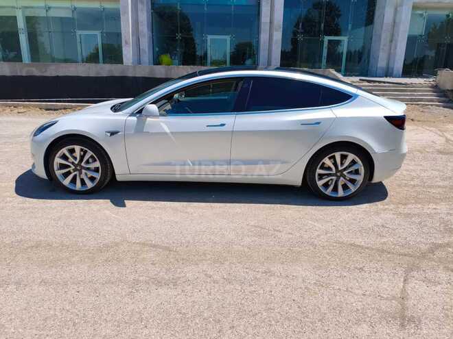 Tesla Model 3-6