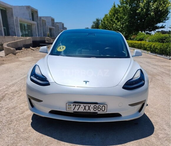 Tesla Model 3-1