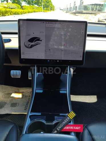 Tesla Model 3-14